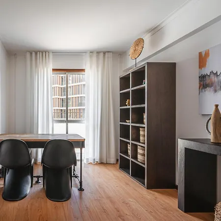 Portola Penthouse By Ymr Apartman