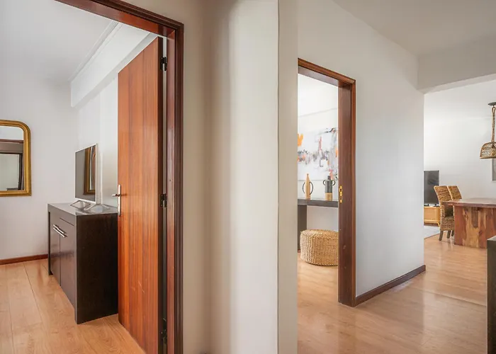 Portola Penthouse By Ymr Apartman