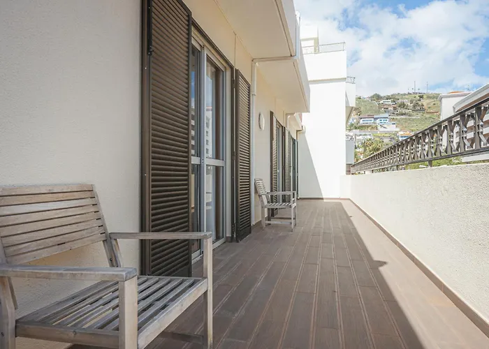 Portola Penthouse By Ymr