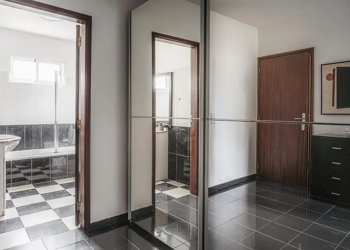 Portola Penthouse By Ymr Apartman