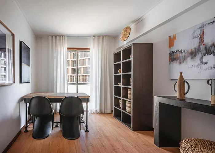 Portola Penthouse By Ymr Apartman