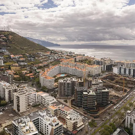 Portola Penthouse By Ymr *