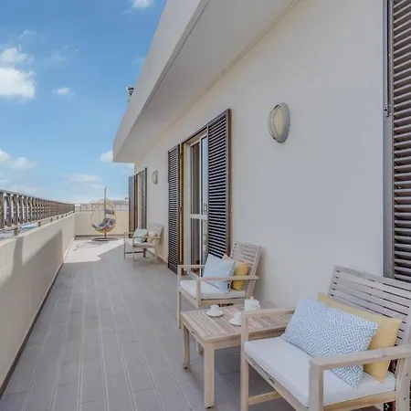 Portola Penthouse By Ymr