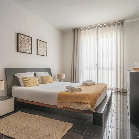 Portola Penthouse By Ymr